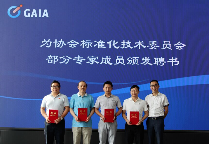 副总经理颜希文老师,协会理事,广州美睿音响器材有限公司董事长周拥锋